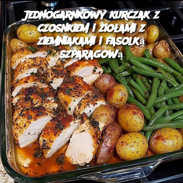 Jednogarnkowy kurczak z czosnkiem i ziołami z ziemniakami i fasolką szparagową