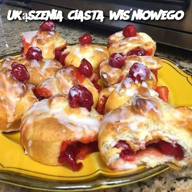 Ukąszenia ciasta wiśniowego