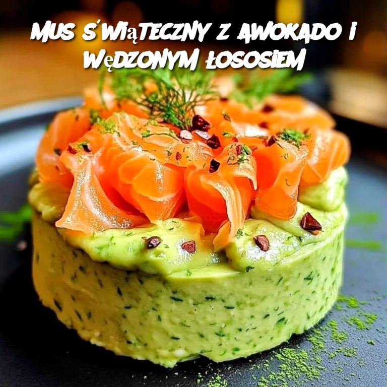 Mus świąteczny z awokado i wędzonym łososiem