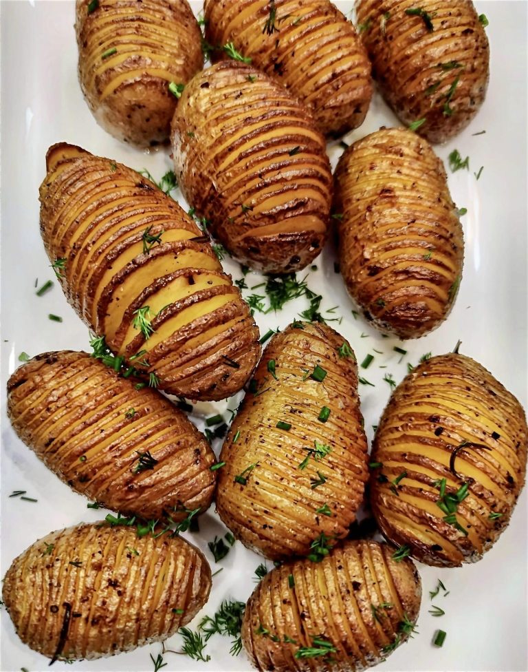 Ziemniaki hasselback - doskonały dodatek do każdego obiadu.