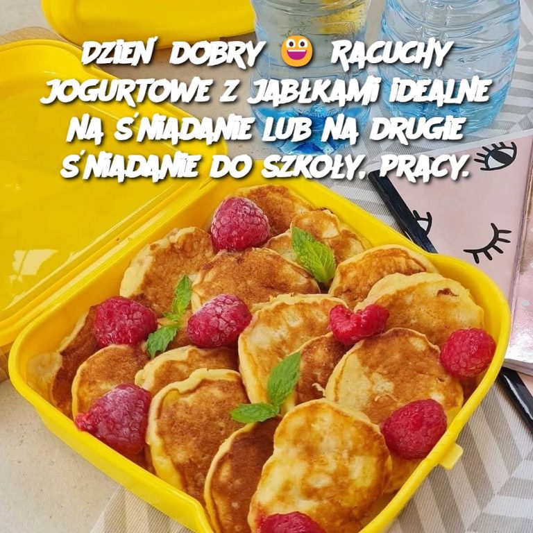 Dzień dobry 😃 Racuchy jogurtowe z jabłkami idealne na śniadanie lub na drugie śniadanie do szkoły, pracy.